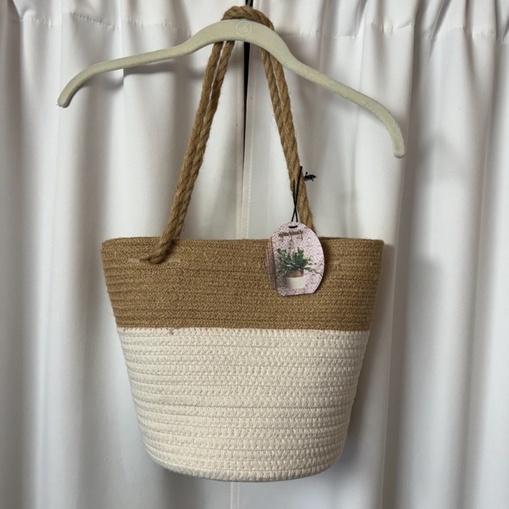 New Target Neutral Tan & Cream White Straw Storage Basket Beach Tote Bag